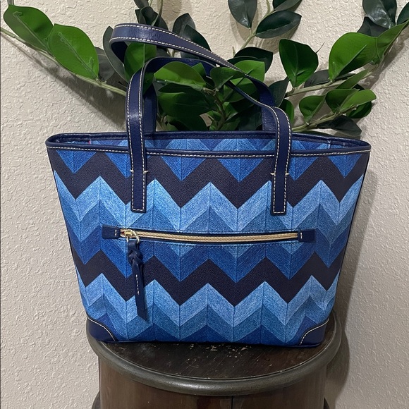 Dooney & Bourke Chevron Pattern Blue leather bag - Picture 4 of 14